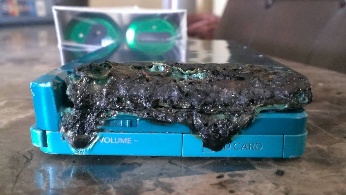 Parte de la consola se derritió pero todavía funciona