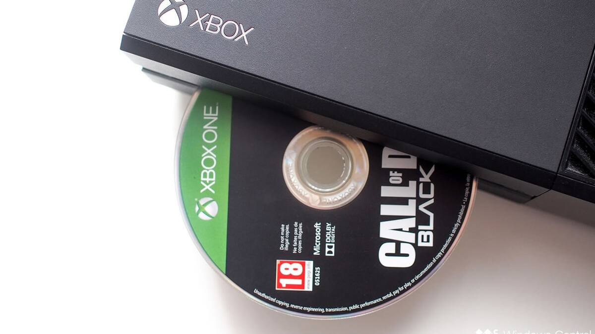 Phil Spencer confirmó que la consola tendrá unidad lectora de discos