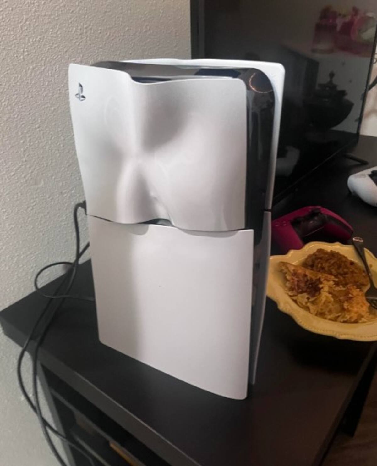 PlayStation-5-derretido-por-calefactor.jpg