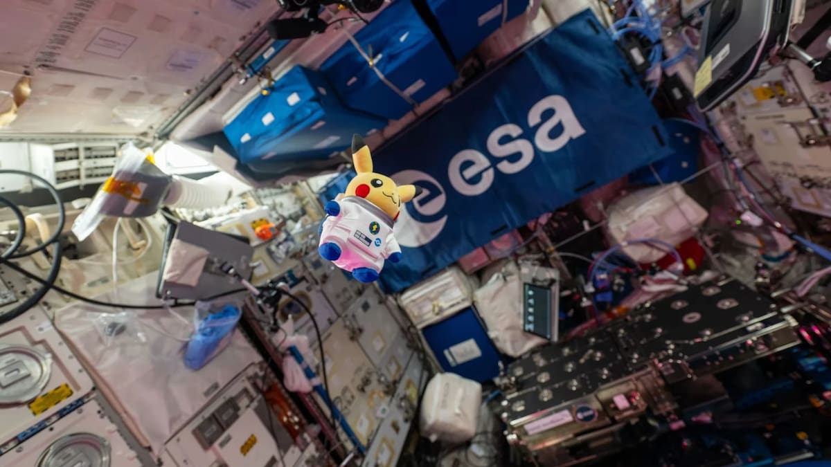 Pokémon Pikachu espacio astronauta