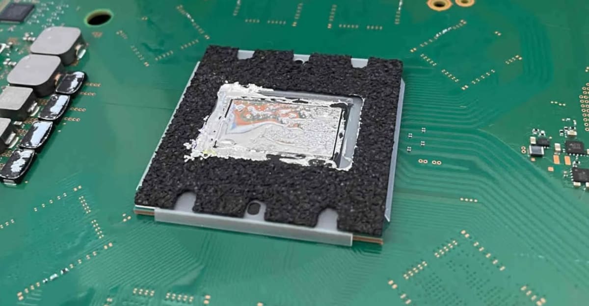PS5 metal líquido
