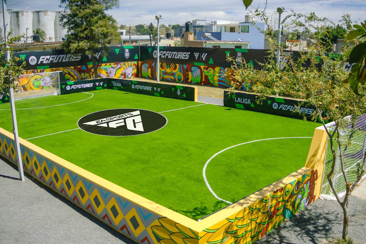 EA Sports FC 24 y LaLiga inauguran cancha de futbol en México