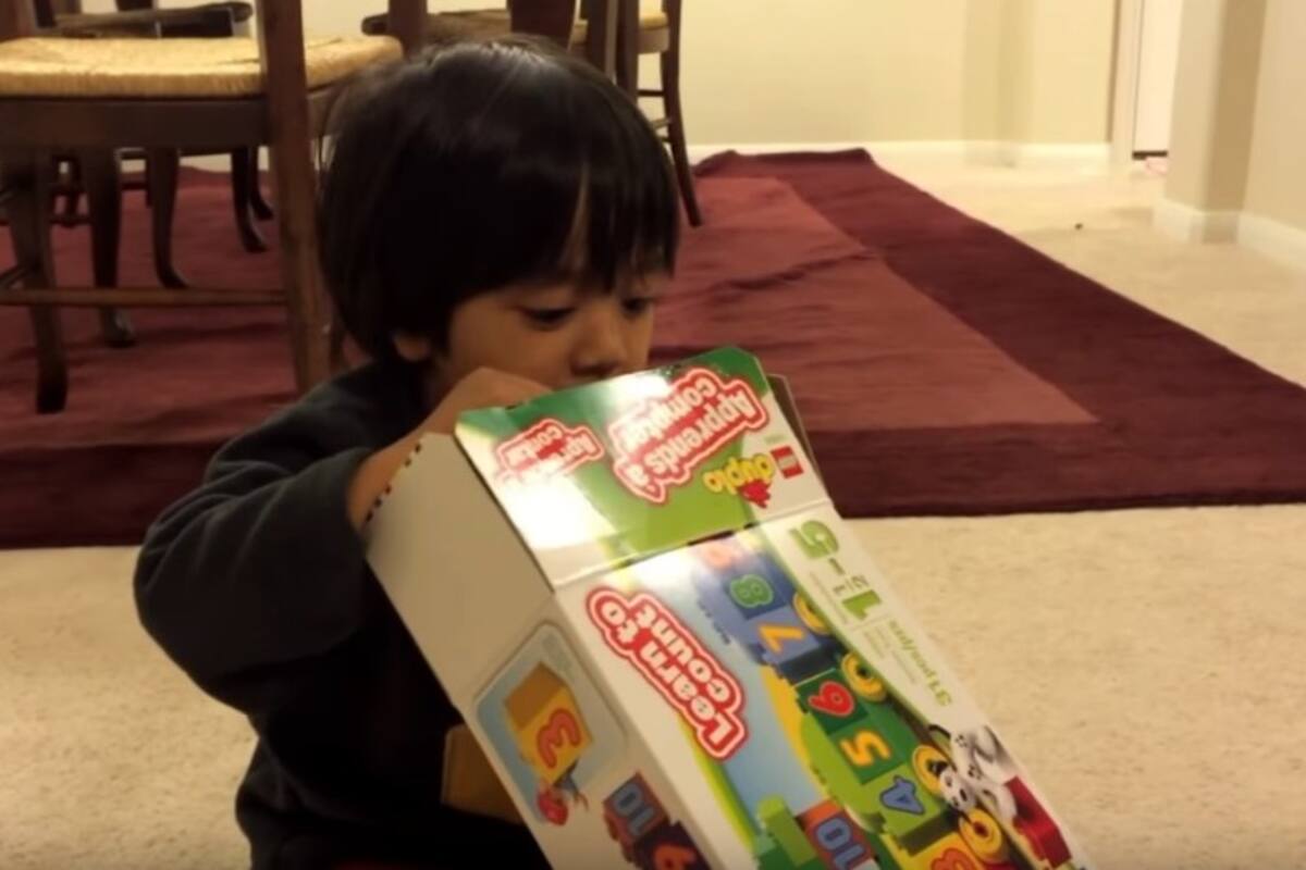 Niño de 6 años hizo 11 millones de dólares en YouTube reseñando juguetes