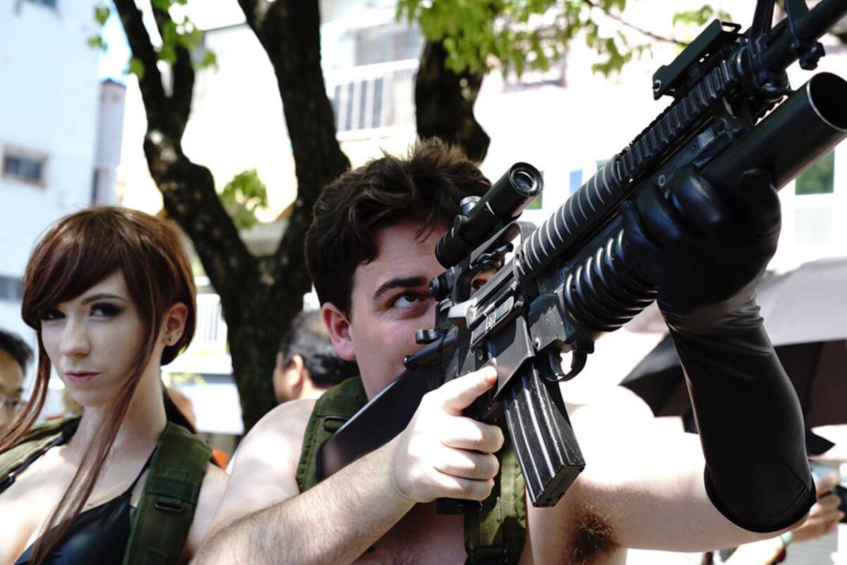 Palmer Luckey hace cosplay de Quiet