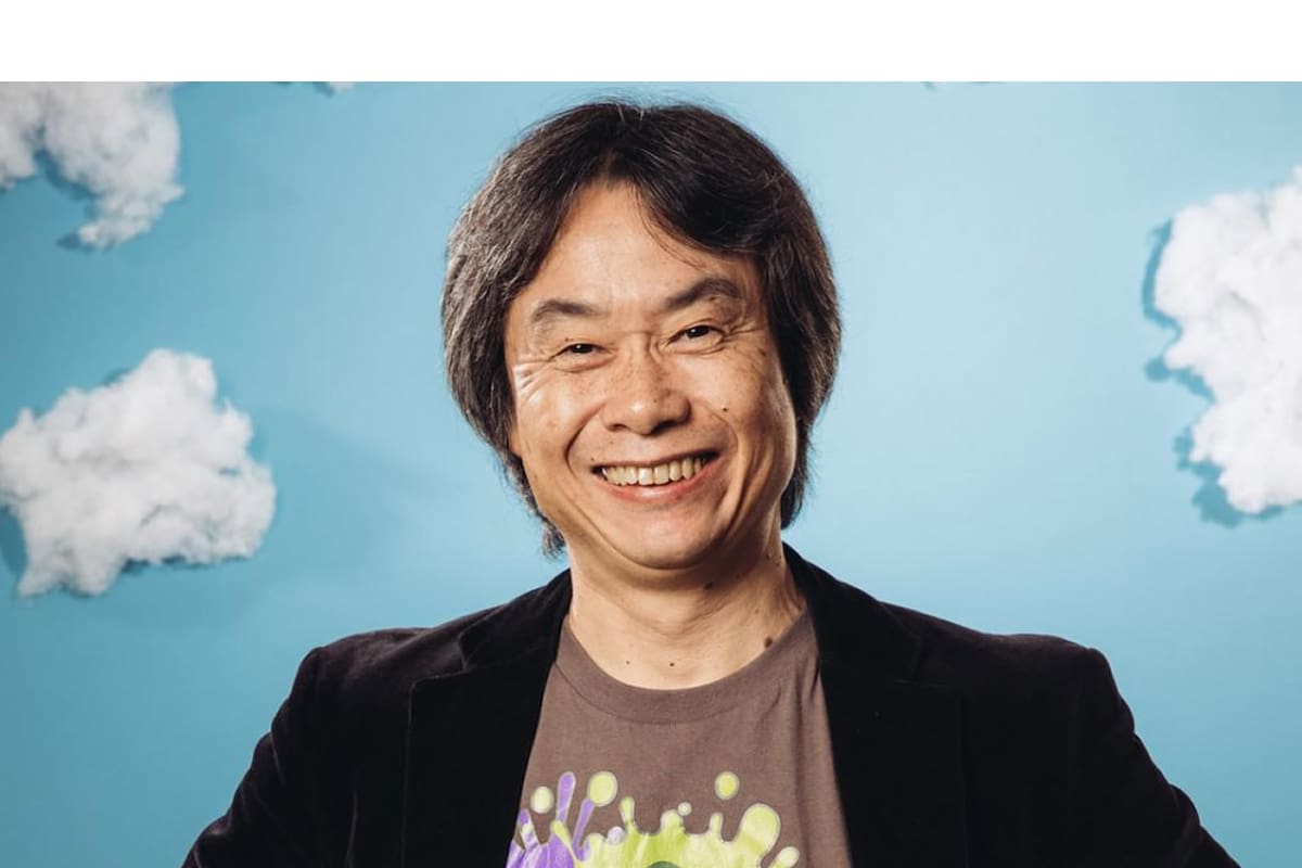 Shigeru Miyamoto laughs at the console war; asks fans not to include Nintendo in it like PlayStation and Xbox