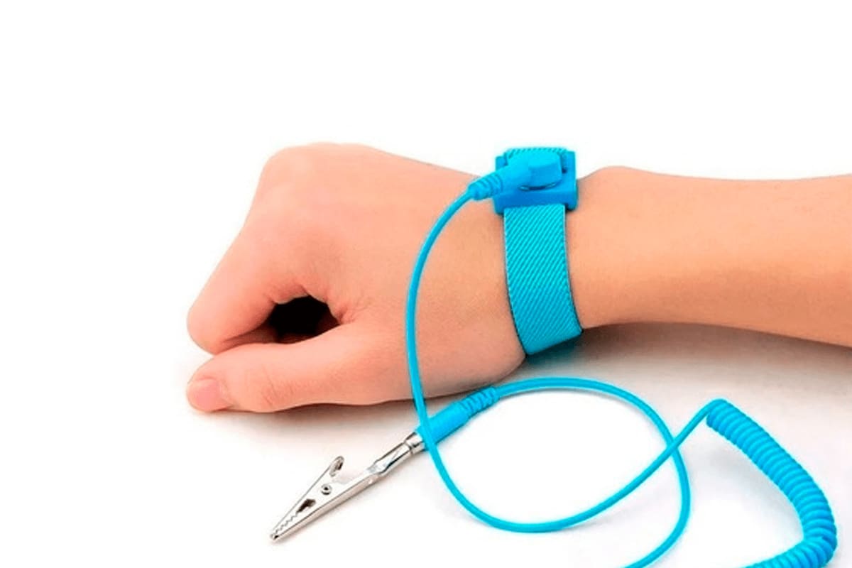 ¿Qué es una pulsera antiestática? ¿Para qué sirve y cómo usarla correctamente?