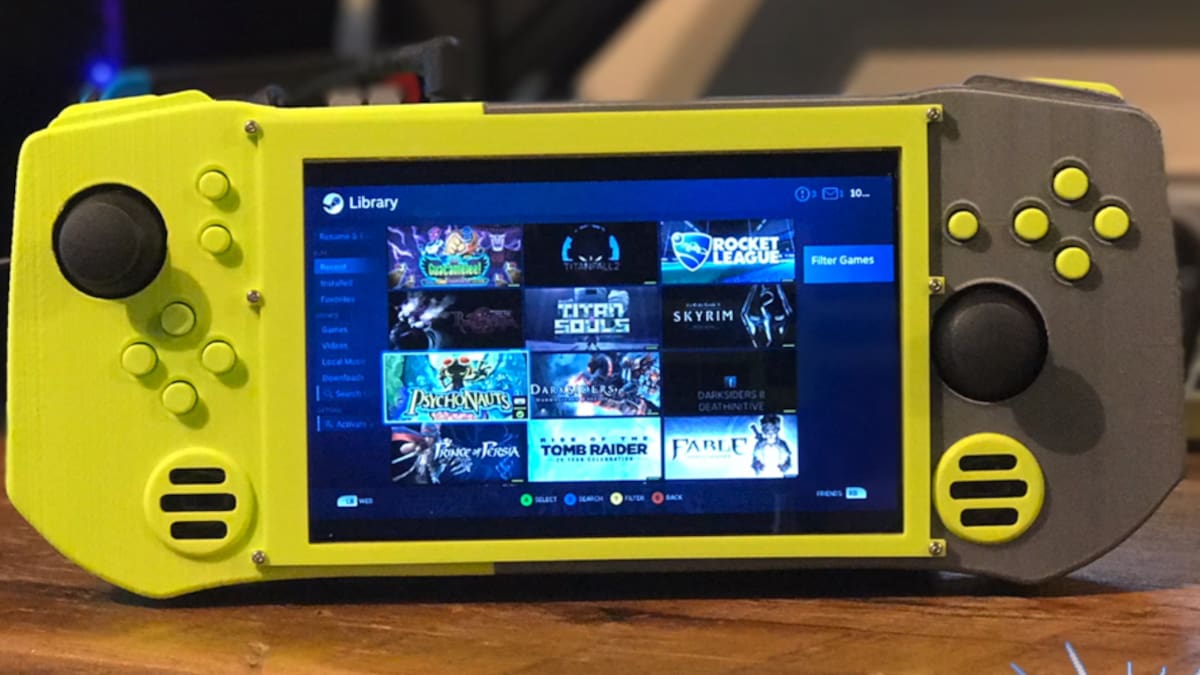 Usuario trabaja en poderoso hardware del tamaño de Switch