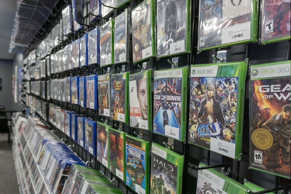 Tienda de videojuegos pide a XBOX y Asha Sharma que tomen la bandera del formato físico con Project Helix tal como Sony lo hizo con el PS4