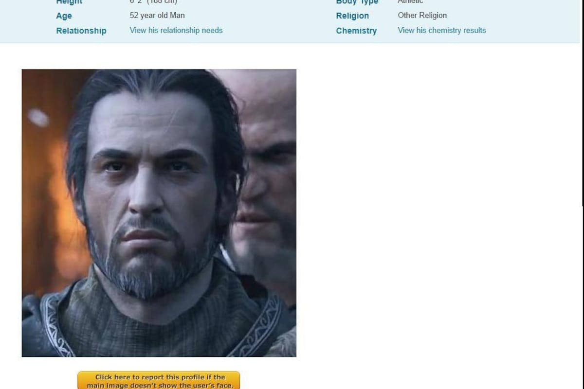 Sujeto se hace pasar por Ezio en sitio de citas