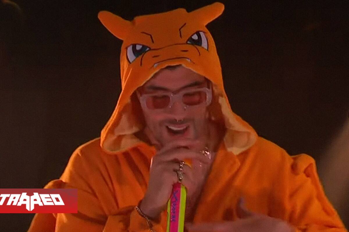 Bad Bunny llega como Charizard a programa de TV para promocionar su último album